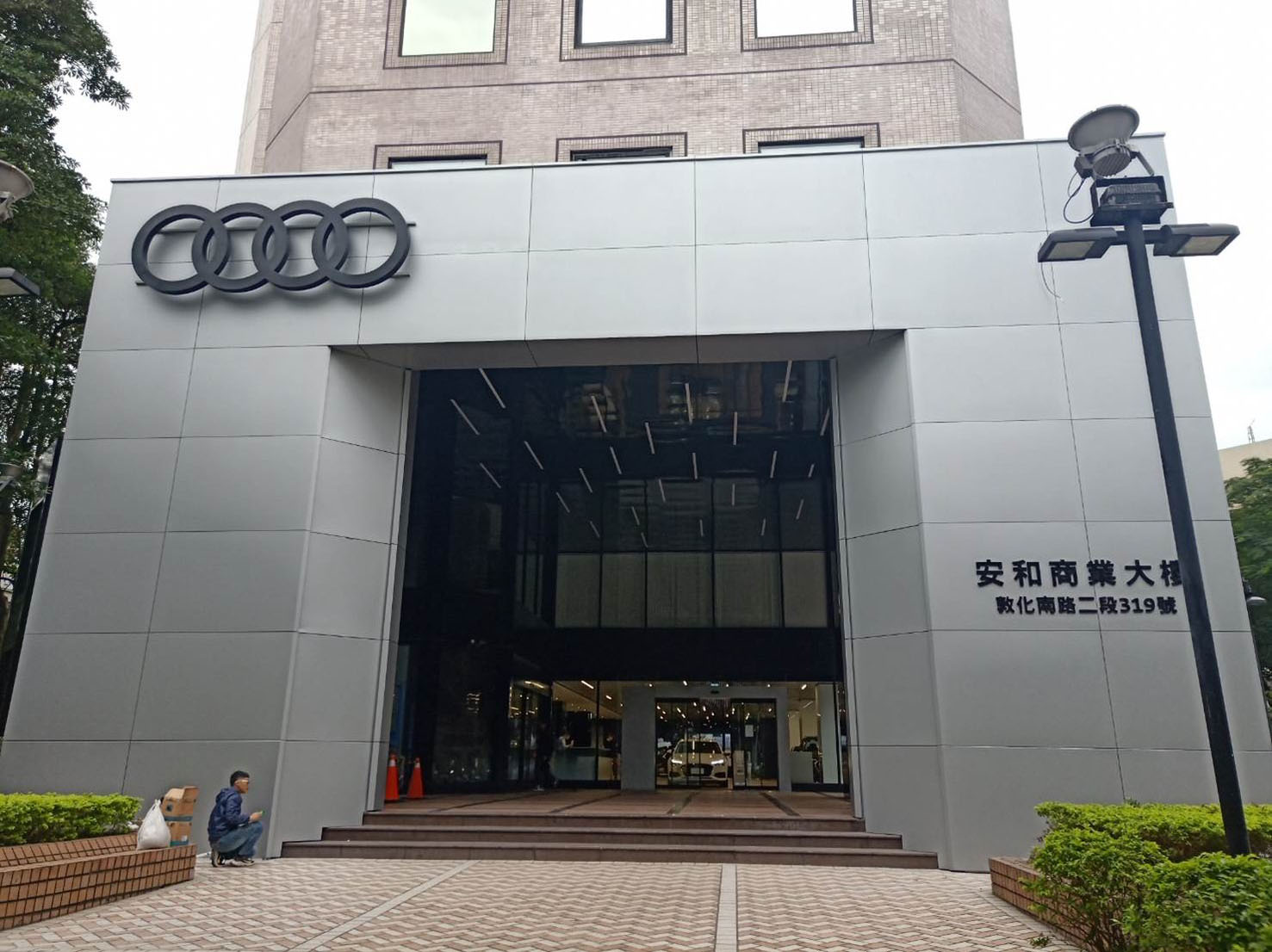 力峒室內裝修工程-豐仕汽車奧迪大安營業所